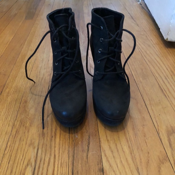 Steve Madden Shoes - Lace up Steve Madden black platform booties